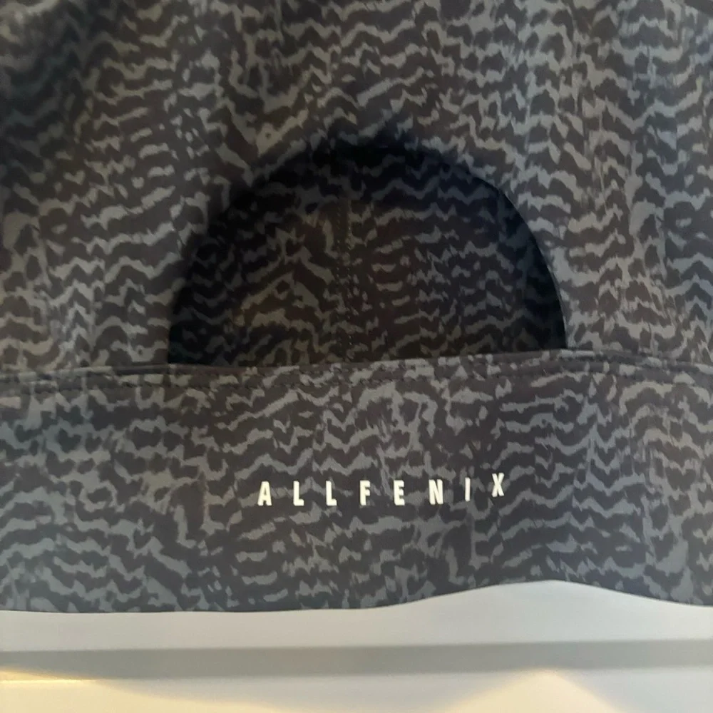 ALLFENIX- SZ M Black Sport Bra/ Lounge Crop Top - Picture 5 of 9